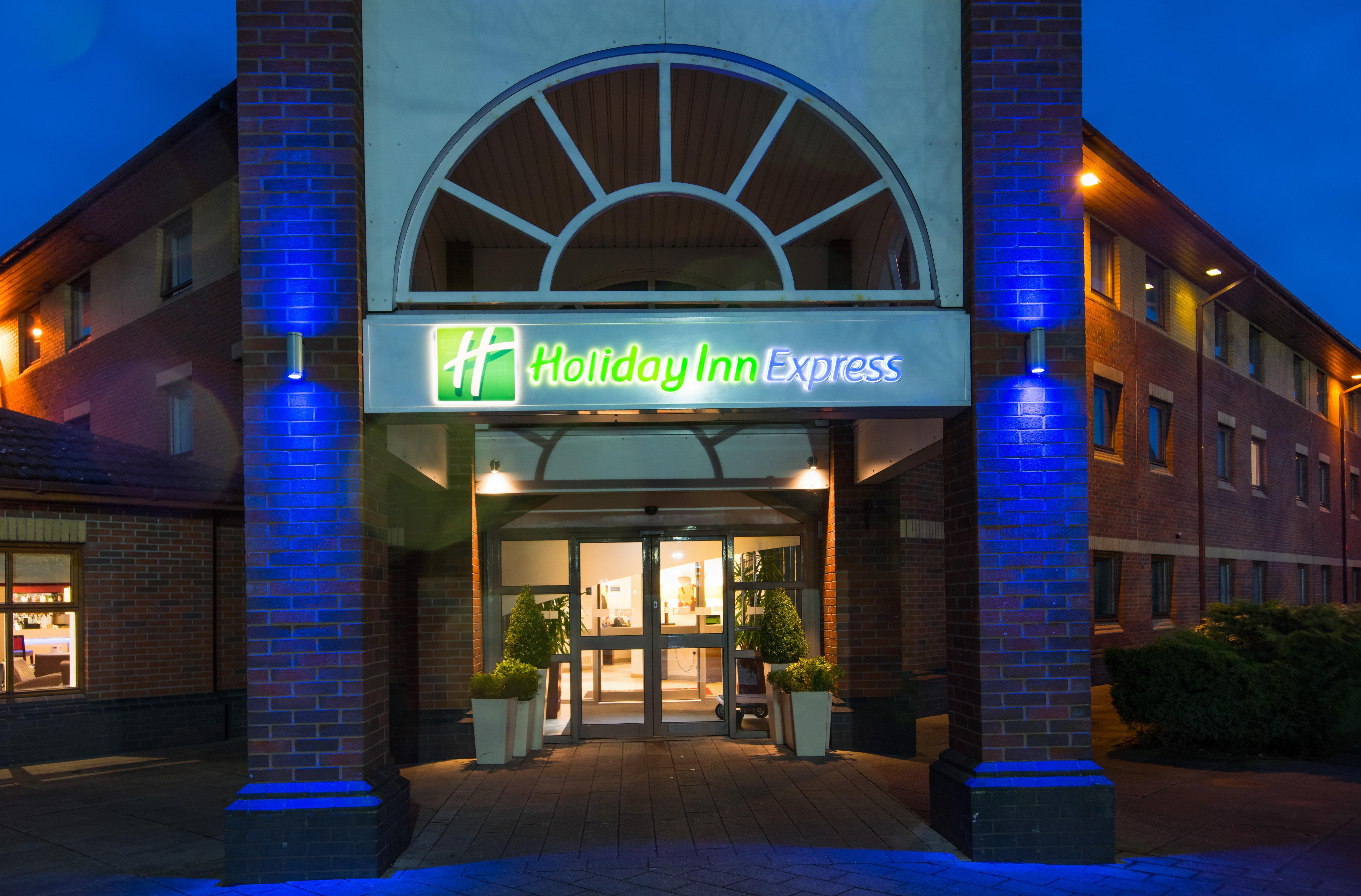 Holiday Inn Express Warwick - Stratford-Upon-Avon, An Ihg Hotel Екстер'єр фото