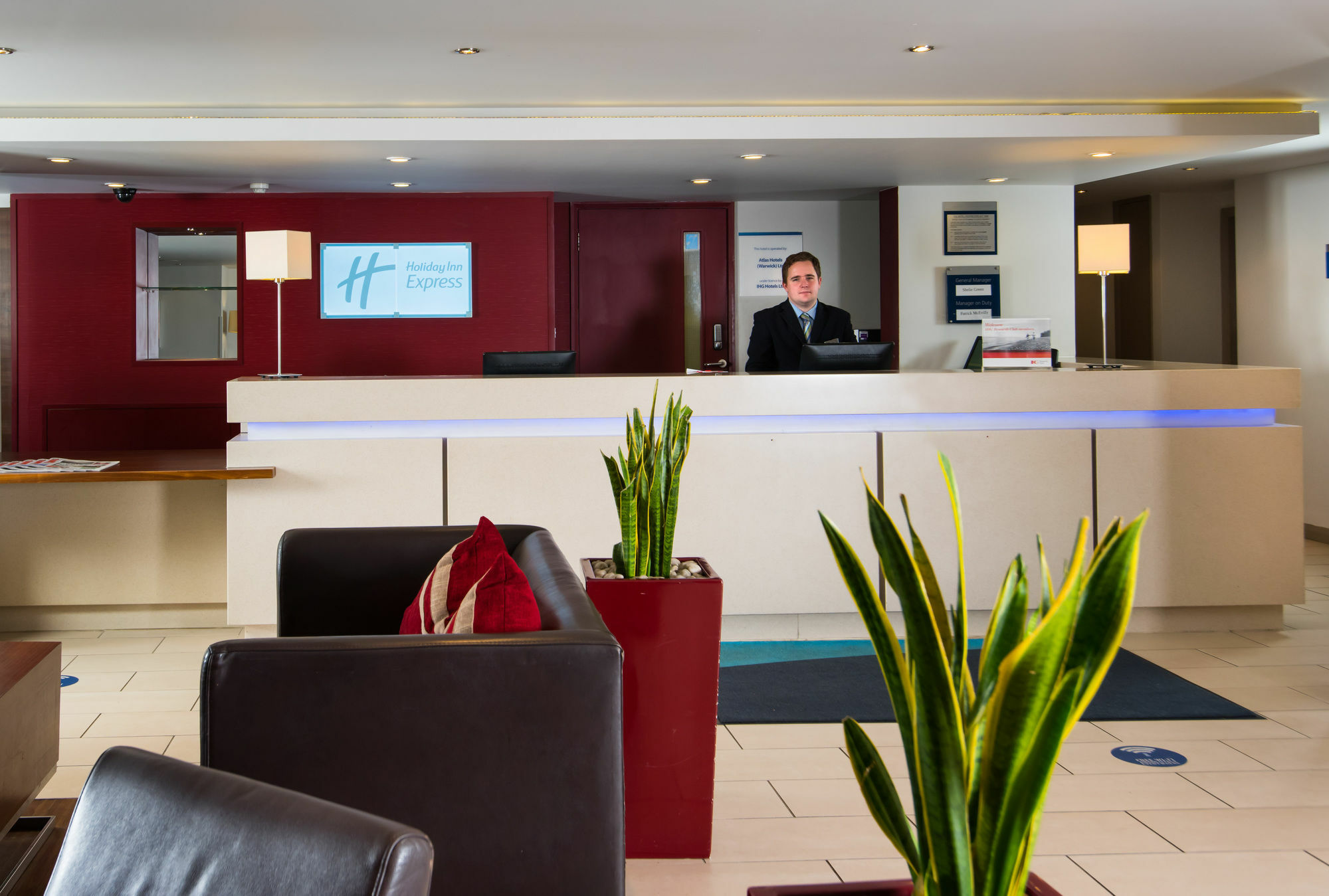 Holiday Inn Express Warwick - Stratford-Upon-Avon, An Ihg Hotel Екстер'єр фото